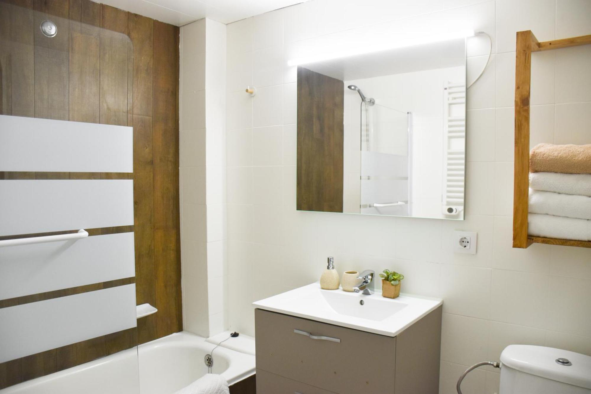 La Neu Studio Neuf Pour 4 Pax En Centre Ville Pas De La Casa Bagian luar foto